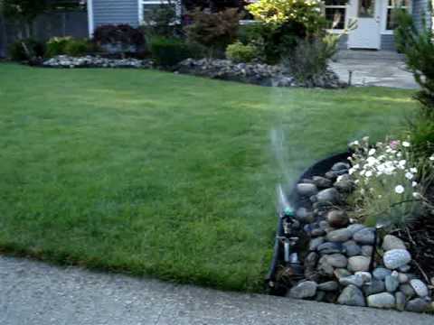 How to Make a Sprinkler System With Garden Hose